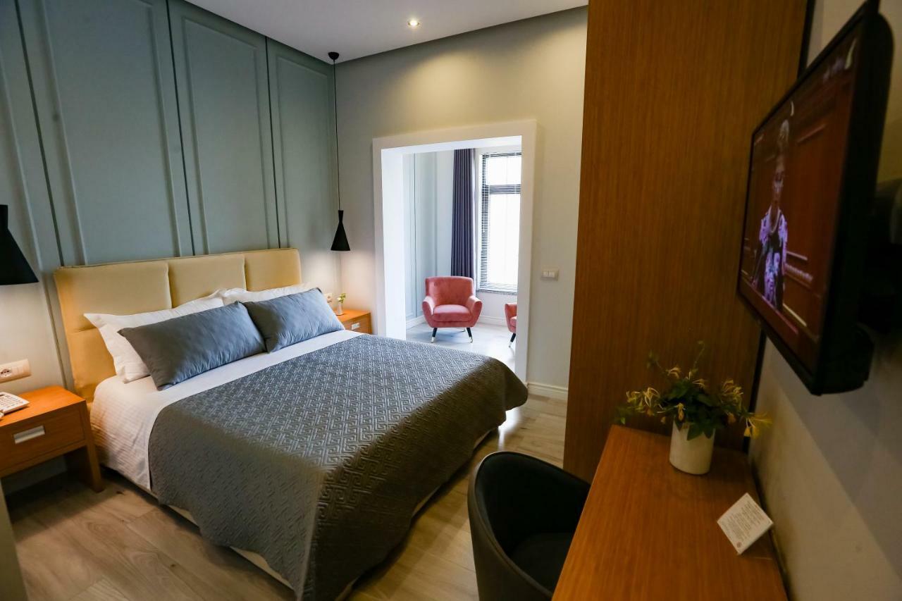 Home Hotel Tirana Zewnętrze zdjęcie